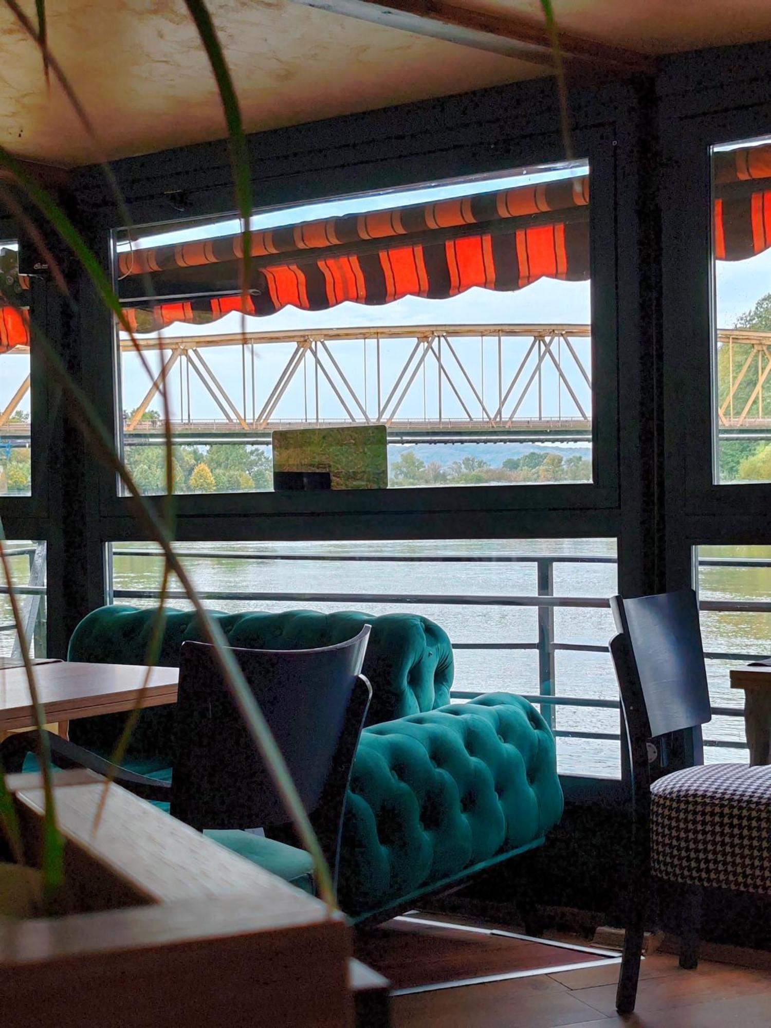 Cruiser Restoran Cuprija Ngoại thất bức ảnh